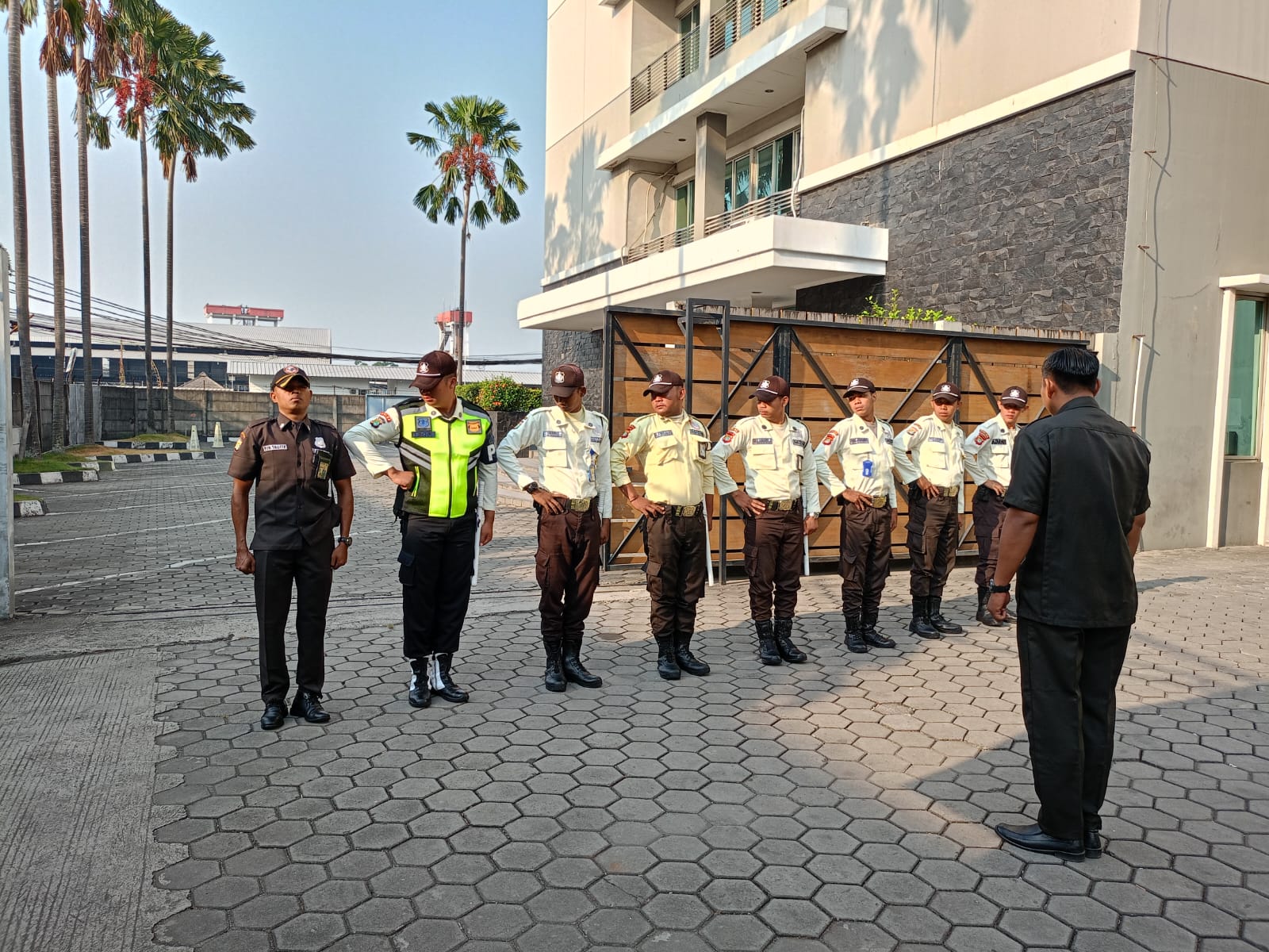 Tim keamanan profesional PT Sekala Recsa Sekawan